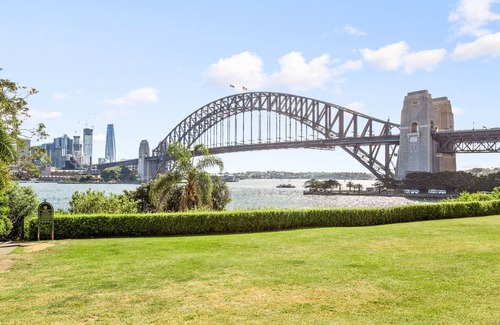 Kirribilli Apartment | Cosy 1-Bed Unit by Harbourside Walk