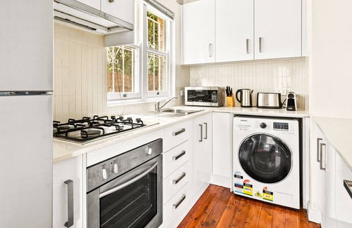 Kirribilli Apartment | Cosy 1-Bed Unit by Harbourside Walk