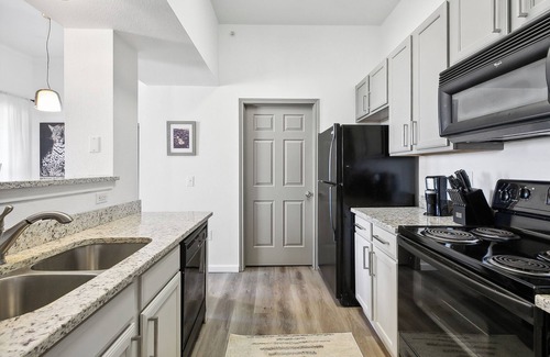 Mid City South Condo | Cosy 1-bedroom Condo Near LSU at the Reserve Cedar Lodge - Ready to move-in