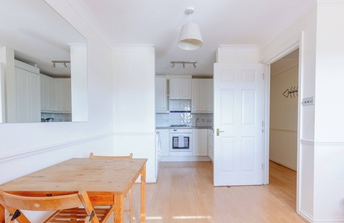 St. Dunstan's Apartment | Cosy 1BD Flat, City Views and Easy Transport Links