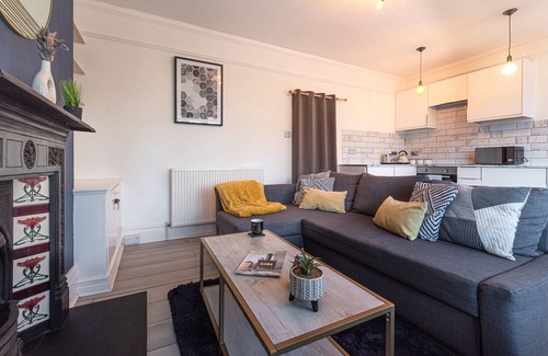 Royal Tunbridge Wells Apartment | Cosy 2 Bed Flat close to City Centre