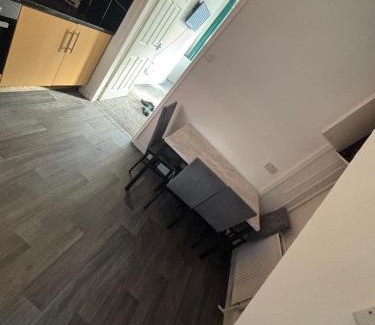 Hull House | Cosy 2-Bed Home with 5G Wi-FI