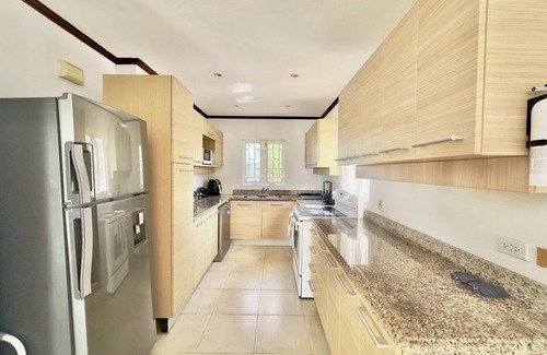 Derricks House | Cosy 2 Bed Townhome with pool in Fitts Village