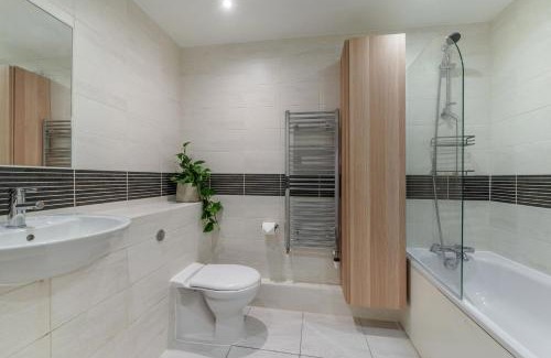 Bryanston and Dorset Square Apartment | Cosy 2 Bedroom Apartment with Balcony, Holland Park, Notting Hill, Chelsea