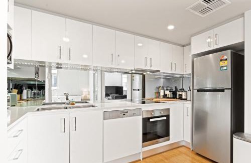 Adelaide Central Business District Apartment | Cosy 2BR Apartment w Terrace in Adelaide CBD