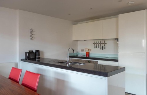Chaucer Apartment | Cosy 2br Flat near Tower Bridge by GuestReady