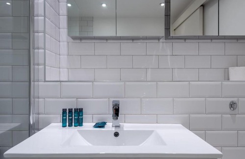 Chaucer Apartment | Cosy 2br Flat near Tower Bridge by GuestReady