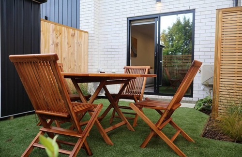 Henderson Apartment | Cosy 2BR House in Awaroa Road