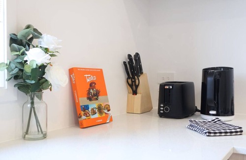 Henderson Apartment | Cosy 2BR House in Awaroa Road
