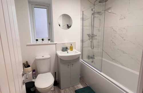 Dover House | Cosy 3-Bed Dover | Sleeps 8 | EV + Free Parking