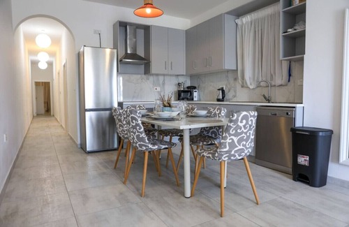 Marsalforn Apartment | Cosy 3BR Apt with private Terrace & Wifi in Gozo