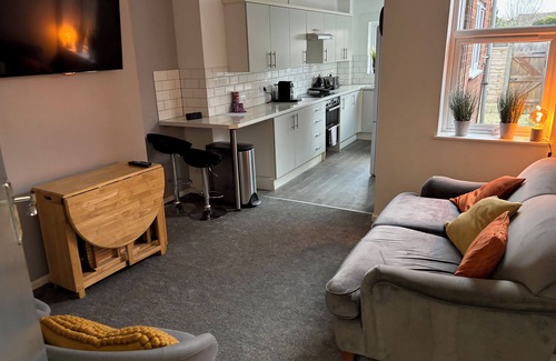Worcester House | Cosy 4 bed House near City and University - Pet Friendly :)