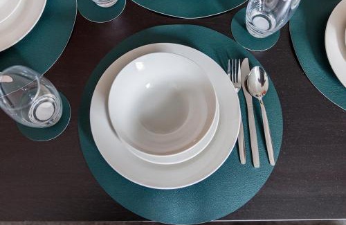 Darlington House | Cosy 4-BR Darlington Home Near Hospital-Sleeps 8!