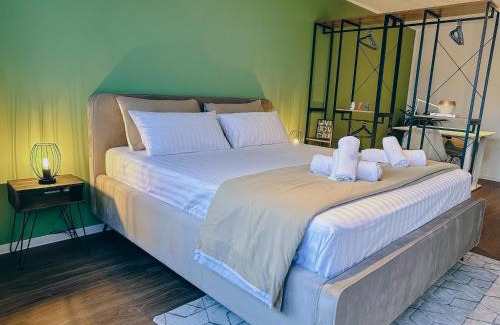 Munchen District Apartment | Cosy 4 room apartment - AC - free parking - balcony - workspace