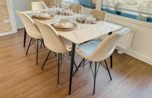 Munchen District Apartment | Cosy 4 room apartment - AC - free parking - balcony - workspace
