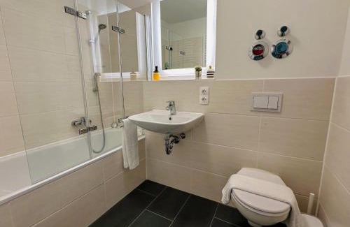 Munchen District Apartment | Cosy 4 room apartment - AC - free parking - balcony - workspace