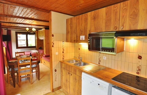 La Chapelle-d'Abondance Apartment | Cosy apartment for 4 people with WIFI, TV, balcony, pets allowed, panoramic view and parking