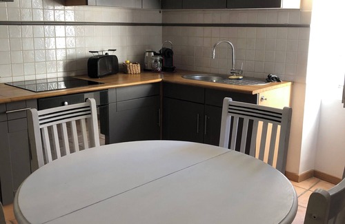 Martigues Apartment | COSY AIR-CONDITIONED T2 IN JONQUIERES