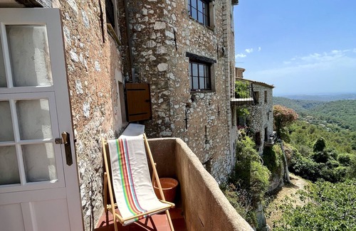 Tourrettes-sur-Loup Apartment | Cosy and Comfy Studio With Sea View