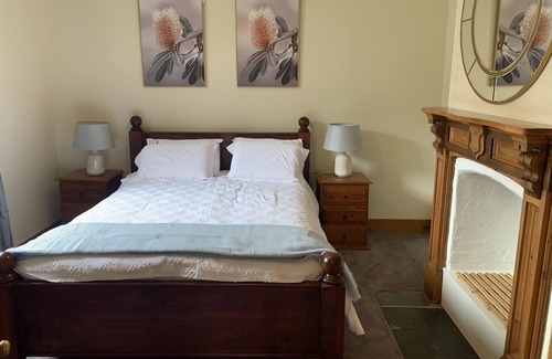 South Launceston Cottage | Cosy and comfortable, centrally located, character cottage