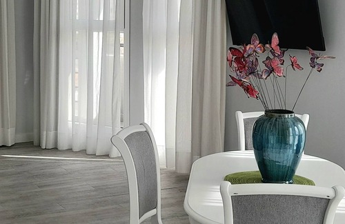 Cabo de las Huertas Apartment | Cosy and spacious apartment at 450 m from the famous beach of Alicante .+ pets