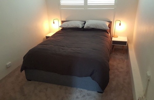 Bar Beach Apartment | Cosy and Sunny Unit between Cooks Hill and Bar Beach
