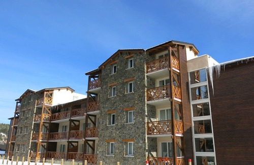 Pyrenees 2000 Apartment | Cosy apartment for 4 guests with WIFI, TV, terrace and parking