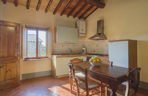Tavarnelle Val di Pesa Apartment | Cosy apartment for 4 people with pool, WIFI, TV, patio, pets allowed, panoramic view and parking