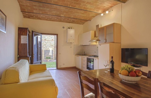 Tavarnelle Val di Pesa Apartment | Cosy apartment with pool, WIFI, TV, patio, pets allowed, panoramic view and parking
