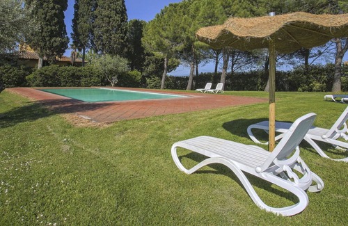 Tavarnelle Val di Pesa Apartment | Cosy apartment for 8 guests with pool, WIFI, TV, patio, pets allowed, panoramic view and parking