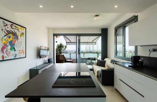Santo Stefano al Mare Apartment | Cosy apartment for 4 people with A/C, pool, WIFI, TV and terrace
