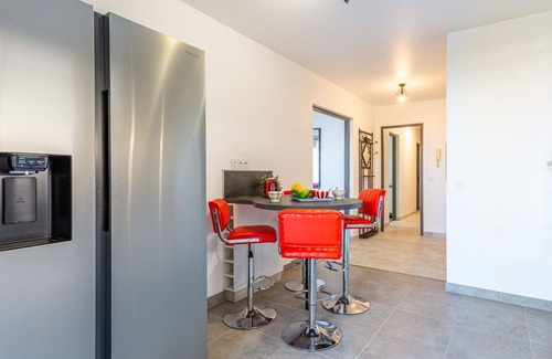 Saint-Laurent-du-Var Apartment | Cosy apartment for 6 people with WIFI, A/C, pool, TV, patio and pets allowed