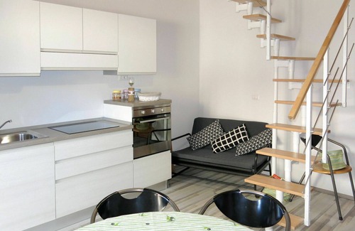 Cologna Spiaggia Villa | Cosy apartment in villa with A/C, WIFI, hot tub, pool, TV, patio, pets allowed, panoramic view