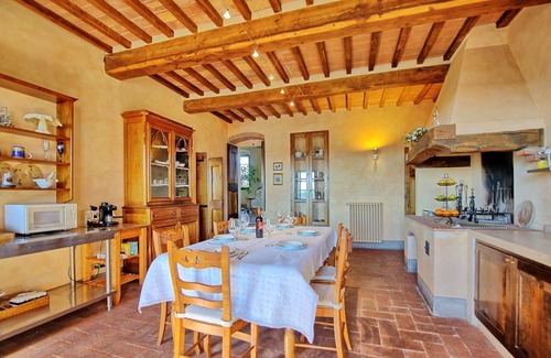 Colle di Val d'Elsa Apartment | Cosy apartment for 6 guests with WIFI, TV, terrace and panoramic view, close to San Gimignano