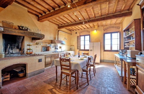 Colle di Val d'Elsa Apartment | Cosy apartment for 6 guests with WIFI, TV, terrace and panoramic view, close to San Gimignano