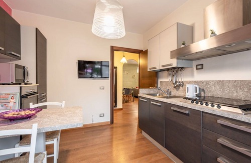 Intra Apartment | Cosy apartment for 4 guests with WIFI, TV, balcony and parking
