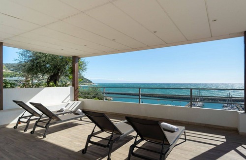 San Lorenzo al Mare House | Cosy apartment in villa for 4 people with WIFI, A/C, TV, terrace and pets allowed