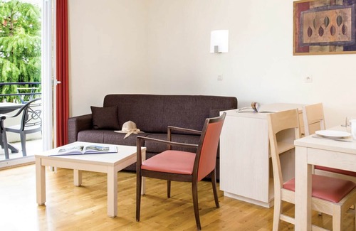 Divonne-les-Bains Apartment | Cosy apartment for 4 guests with hot tub, pool, WIFI, A/C, TV, terrace, pets allowed and parking