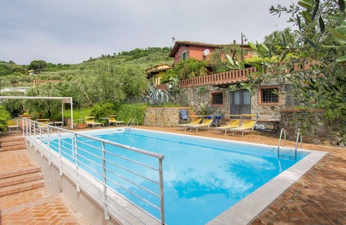 Pieve a Nievole Apartment | Cosy apartment for 6 guests with pool, WIFI, hot tub, TV, patio and pets allowed