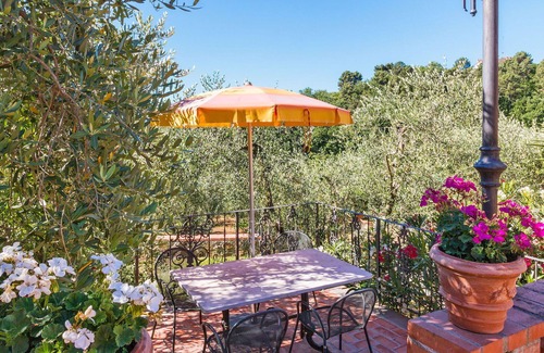 Pieve a Nievole Apartment | Cosy apartment for 6 guests with pool, WIFI, hot tub, TV, patio and pets allowed