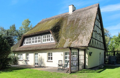 Altenkirchen Villa | Cosy apartment in villa for 2 people with WIFI, TV, terrace and pets allowed