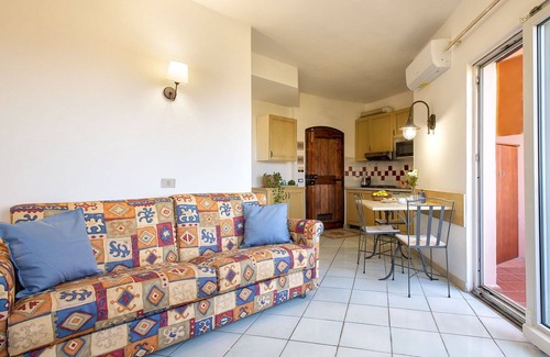 Canneddi Apartment | Cosy apartment for 4 people with WIFI, pool, A/C, TV, terrace and pets allowed