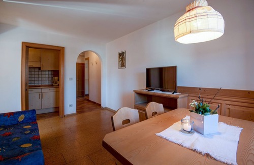 Lajen Apartment | Cosy Apartment 4 "Zur Sonne" with Mountain View, Balcony & Garden