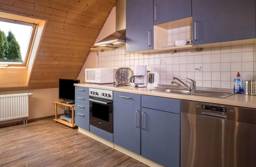 Bermatingen Apartment | Cosy Apartment "Dachsberg Weitblick" with Shared Garden, Wi-Fi