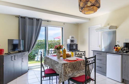 Plougonvelin Apartment | Cosy apartment for 2 guests with WIFI, TV, patio and pets allowed