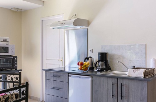 Plougonvelin Apartment | Cosy apartment for 2 guests with WIFI, TV, patio and pets allowed