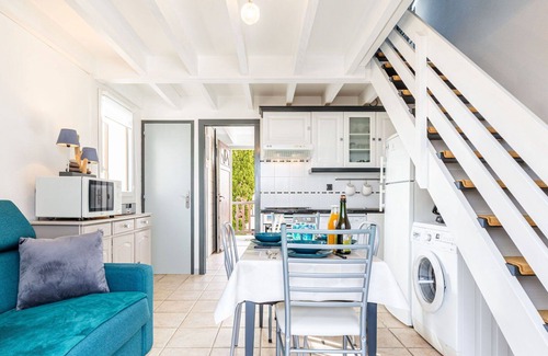 Saint-Palais-sur-Mer Apartment | Cosy apartment for 4 guests with pool, WIFI, TV and balcony