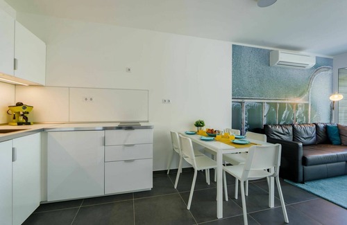 Balatonszemes Apartment | Cosy apartment for 6 guests with pool, A/C, WIFI, TV, terrace and pets allowed