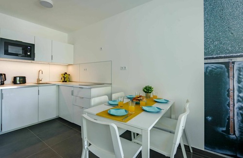 Balatonszemes Apartment | Cosy apartment for 6 guests with pool, A/C, WIFI, TV, terrace and pets allowed