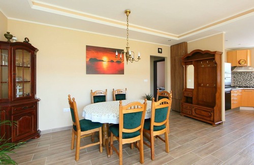 Balatonszemes Apartment | Cosy apartment for 6 people with WIFI, hot tub, TV and terrace
